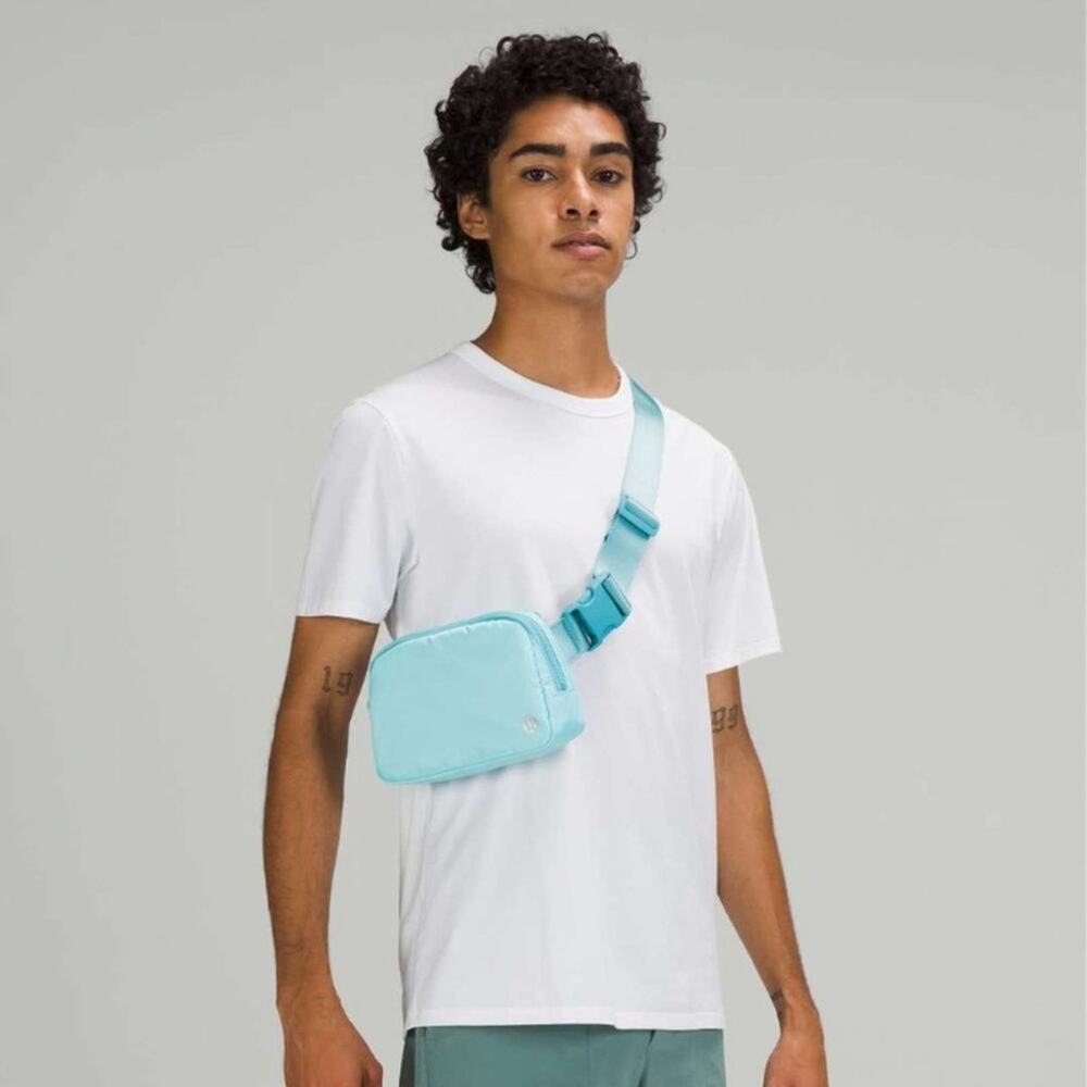 NWT OG Icing Blue/Eton Blue lululemon Everywhere Belt Bag EBB 1L - Picture 9 of 9